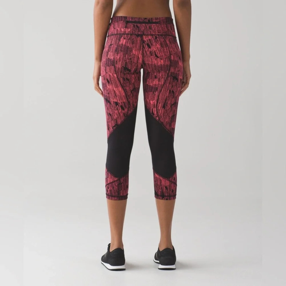 Lululemon Pace Rival Crop (19") Down Pour Electric Coral Black / Black size 6